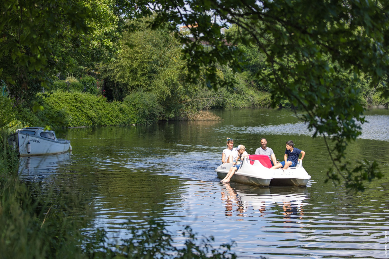 Pedalo au fil de l'eau